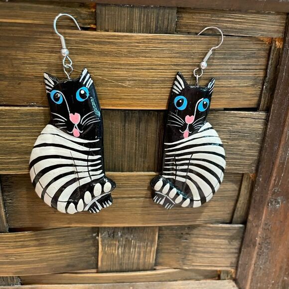 Wood Cat Black and White Heart Nose 1980’s Earrings - Picture 1 of 12